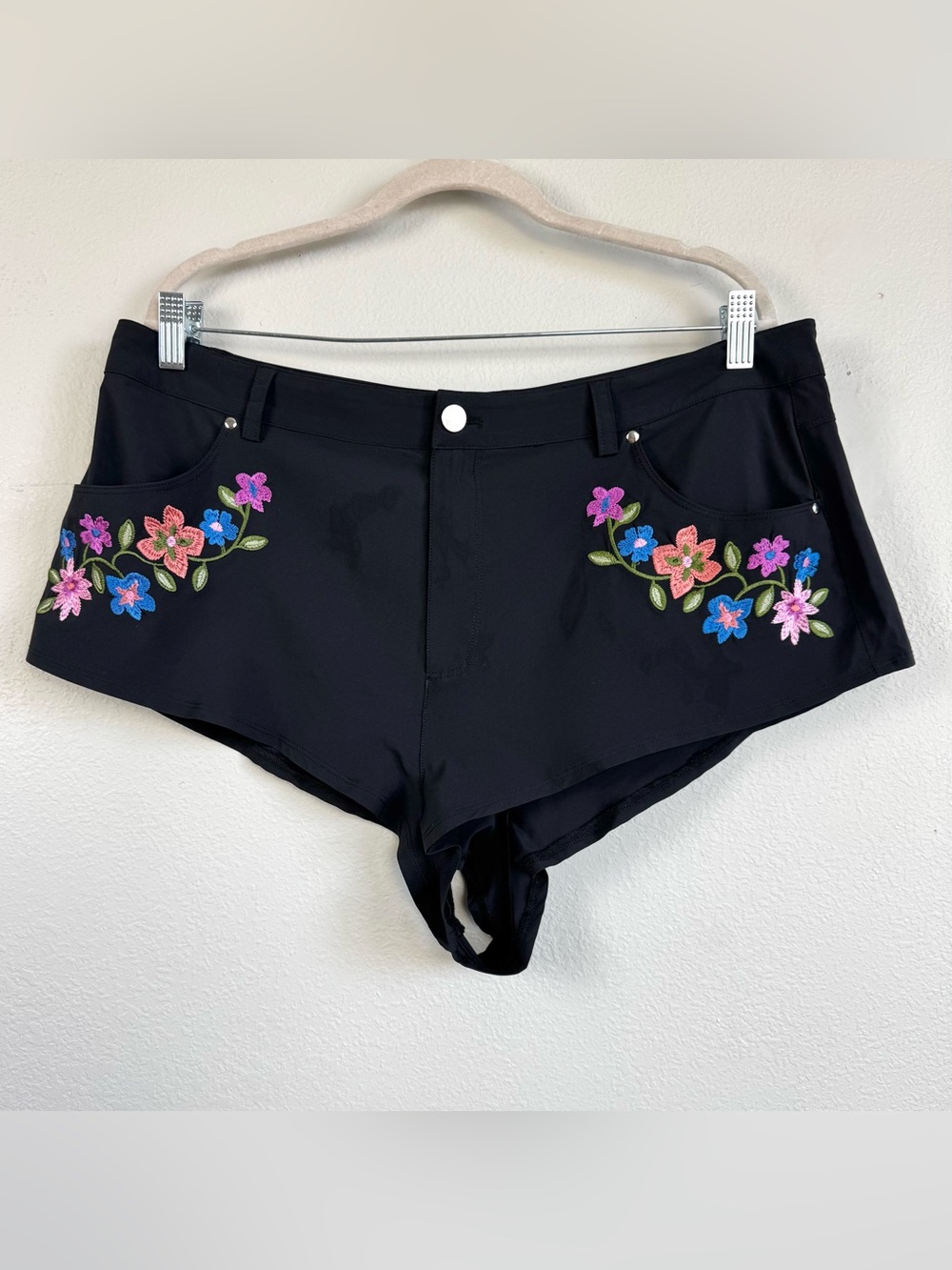 Savage X Fenty Women’s Sz 18-20 Black Floral Embroidered Booty Shorts w/ Pockets